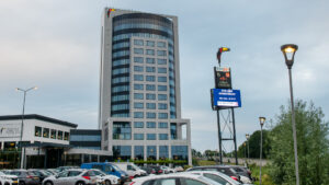 mast langs de snelweg bij Van der valk in Tiel